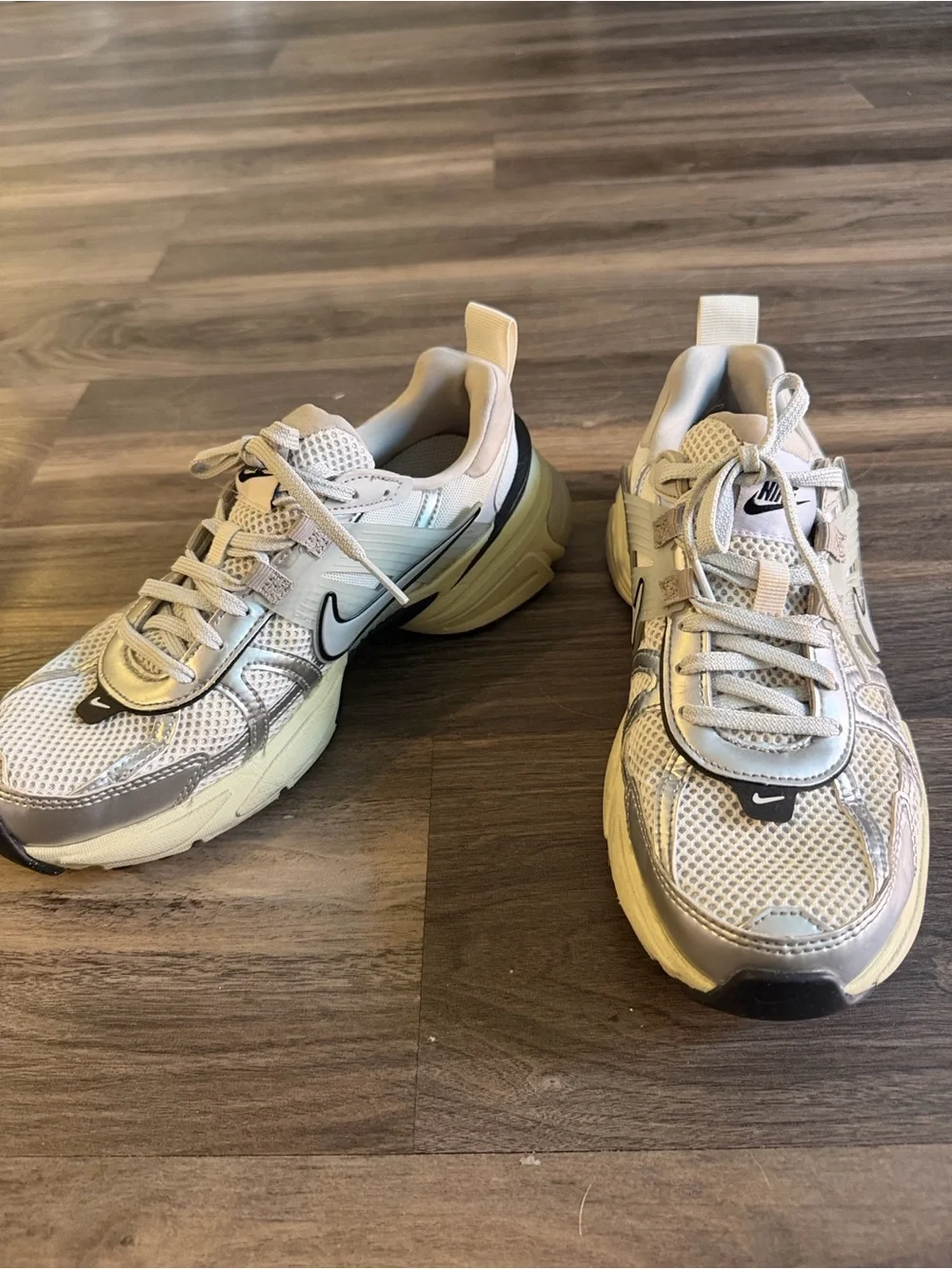 Nike Y2K Run Silver and White Women's Sneakers Size 8